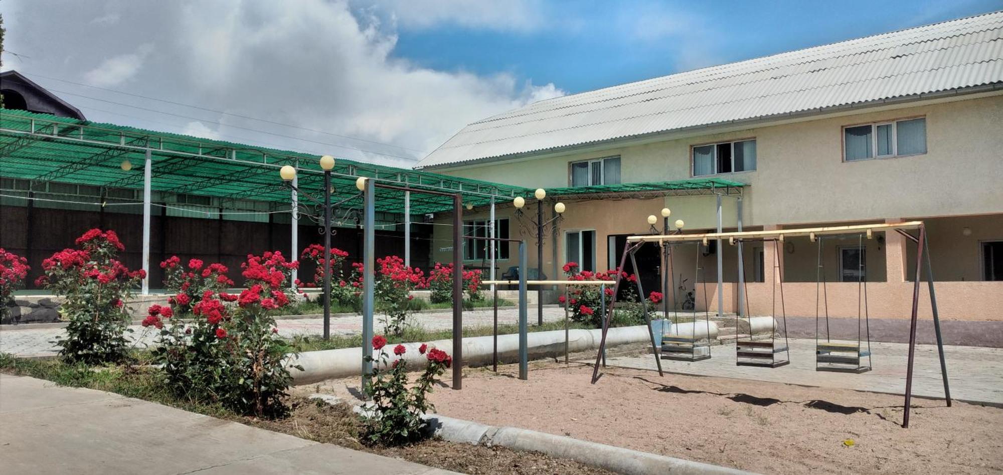 Hotel Yukon Bosteri Zewnętrze zdjęcie